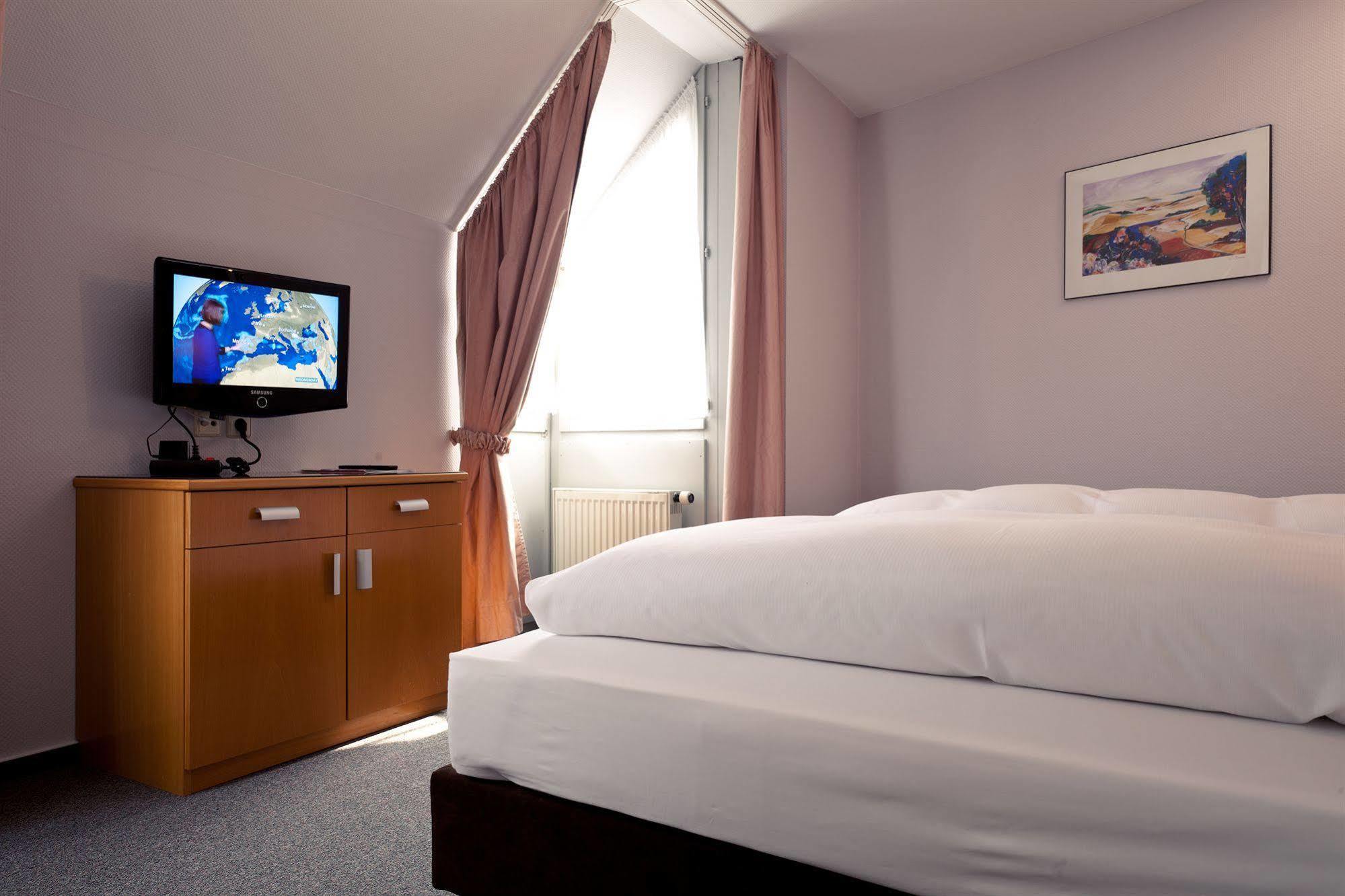 סינדלפינגן Akzent Hotel Torgauer Hof מראה חיצוני תמונה